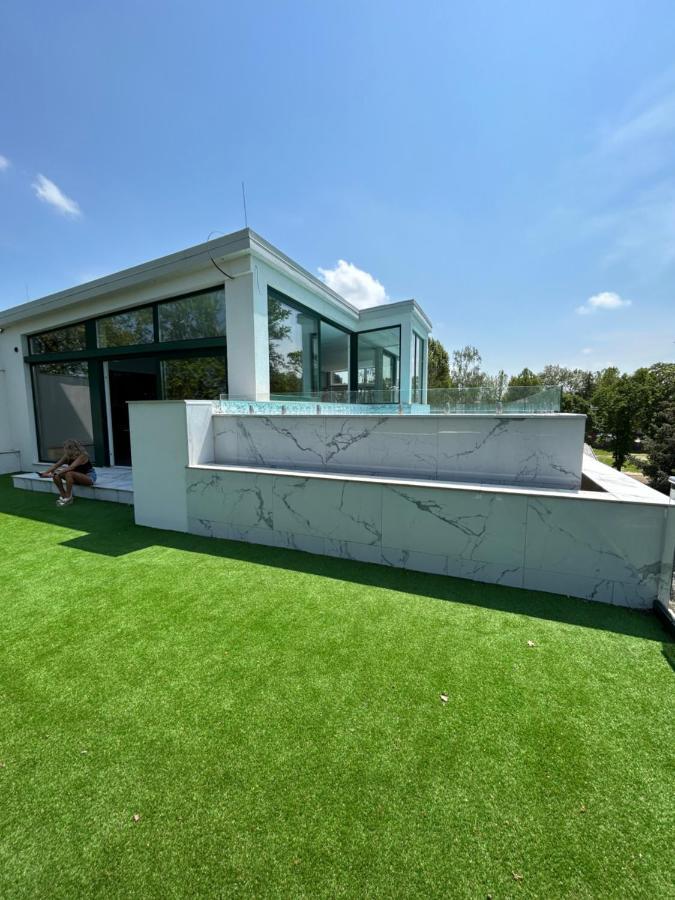 Villa Bauhaus Dream Deluxe T Siófok Kültér fotó